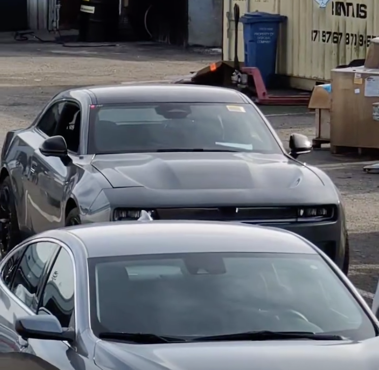 2025 Dodge Charger Daytona EV Charger Daytona 440 EV (590hp / 440kW ) Prototype Spied w/ Glass Roof & Exposed Battery Pack [Video] daytona-charger-spied-video-2