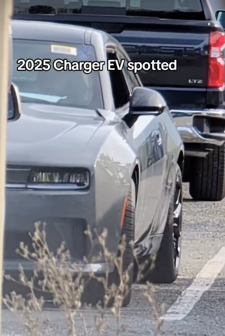 2025 Dodge Charger Daytona EV Charger Daytona 440 EV (590hp / 440kW ) Prototype Spied w/ Glass Roof & Exposed Battery Pack [Video] daytona-charger-spied-video-5